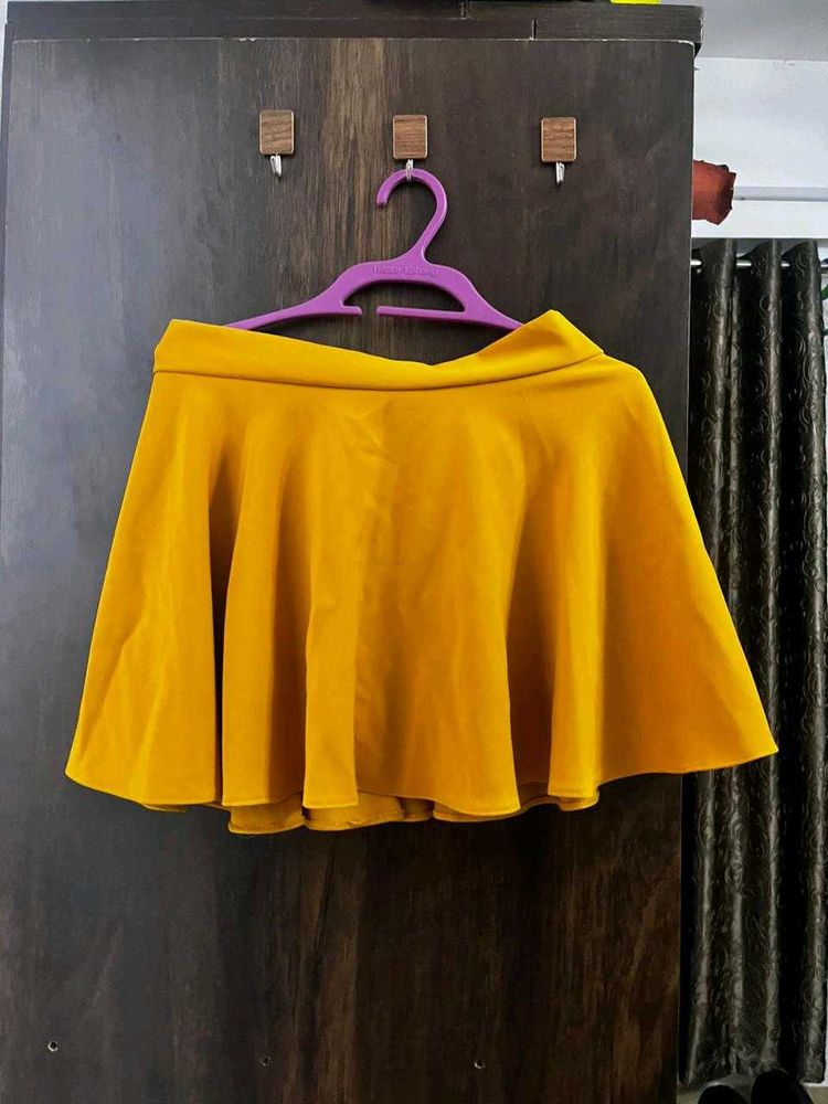 Alluring Mustard Skorts