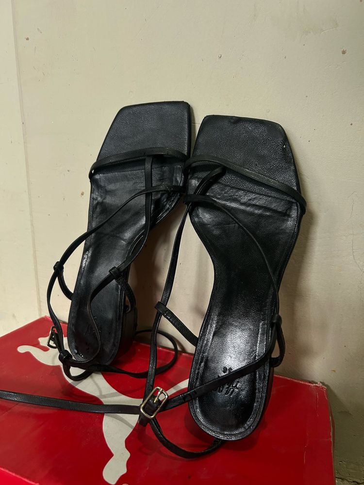 H&amp;M Women Black Solid Strappy Flats