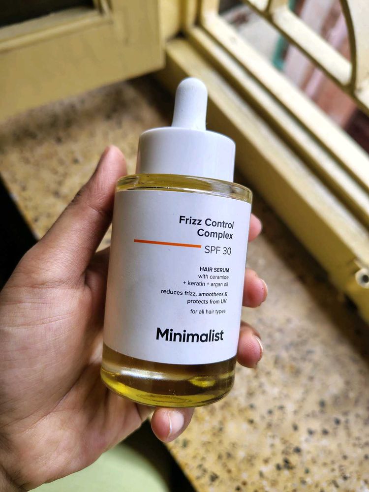 Minimalist Hair Serum: Fizz Control Complex
