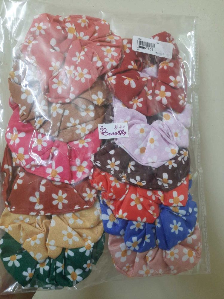 Daisy Scrunchies - Set of 8
