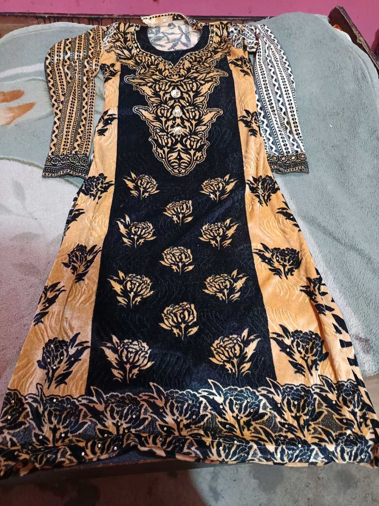 Elegant Velvet Wedding mirror printed  Kurti Set