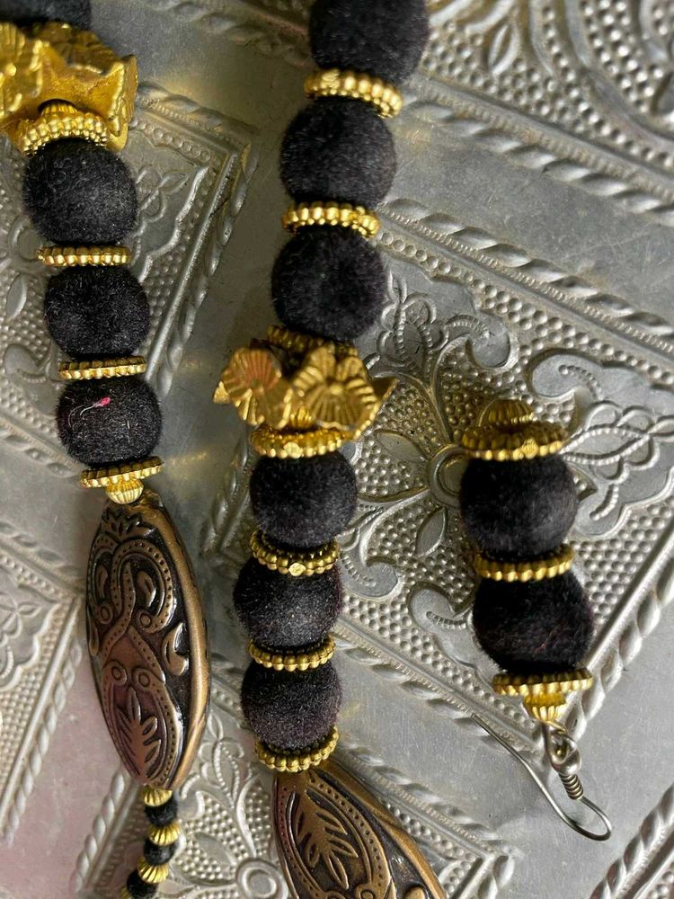 Set black