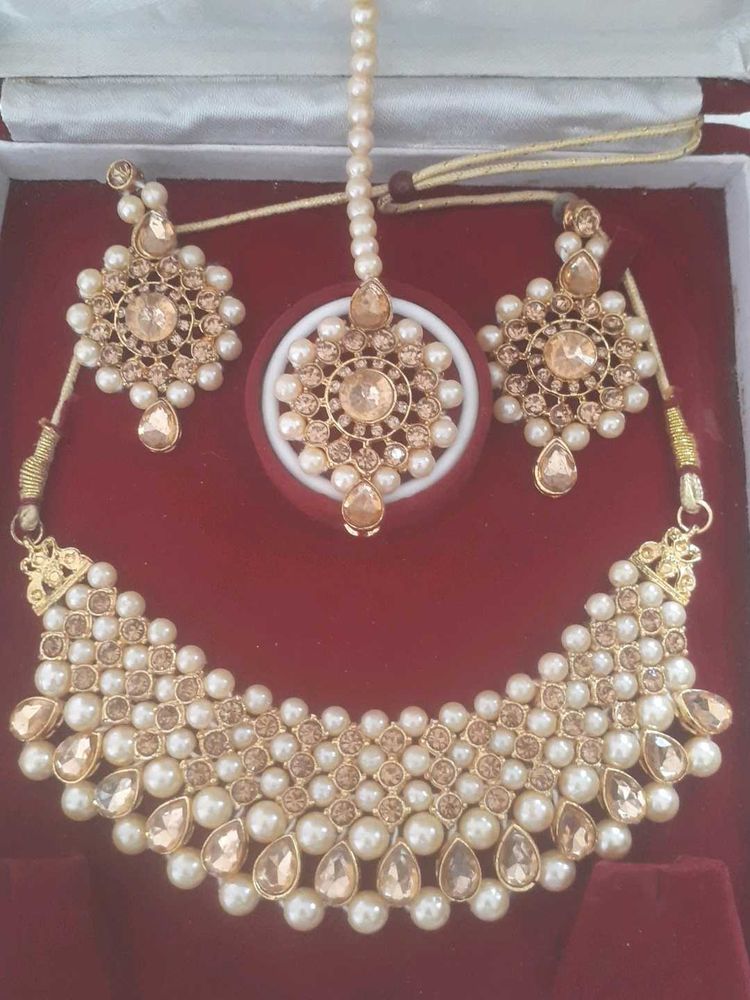 Elegant Pearl &amp; Goldtone Jewelry Set