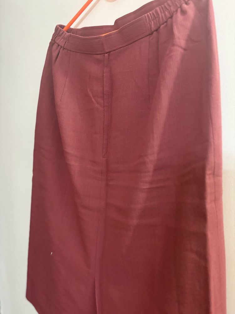Straight midi Skirt With Back Slit And lining