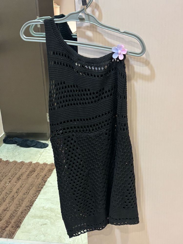 Chic Black One-Shoulder Dress