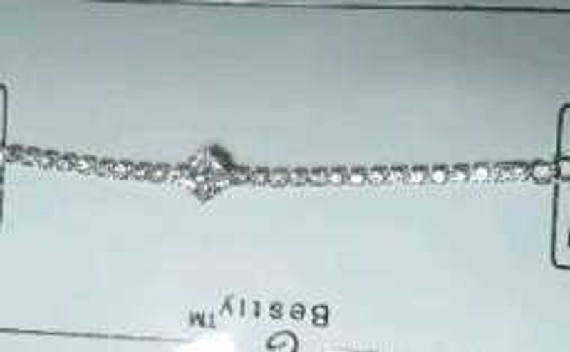 Bestly Sparkly Tennis Style Bracelet