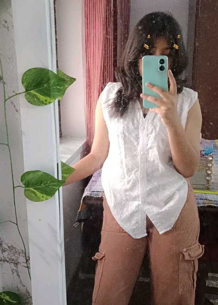 White Sleeveless shirt🪞✨