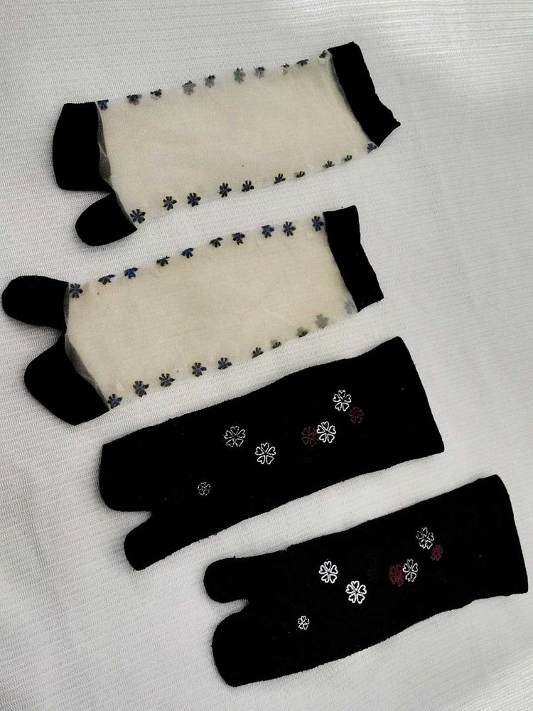 🆕Floral Tabi Socks - Unique Style 😍
