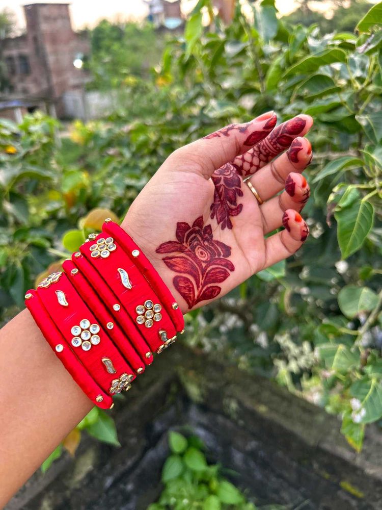 Red Embellished Bangles Kundan