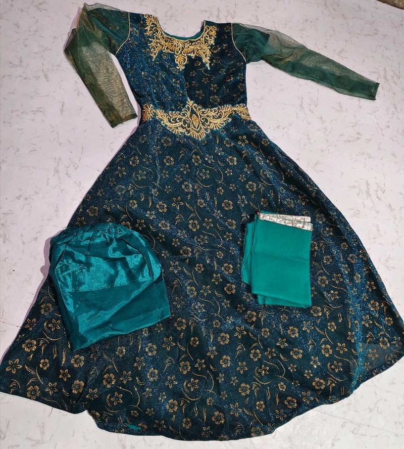 Today&#39;s Sell 🎉🎉🎉 Teal Embroidered Anarkali Suit