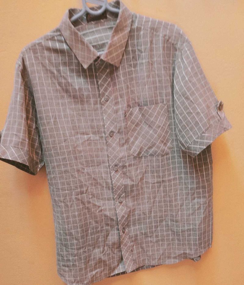 Men&#39;s Plaid Short Sleeve Button-Down