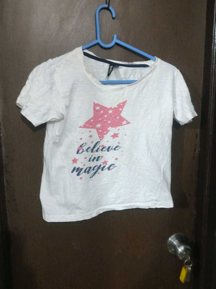 H&amp;M  Cute 'Believe in Magic' Tee