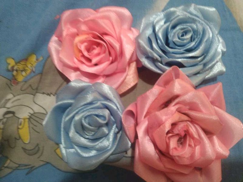 Some Ribbon Roses And Free Gift Inside