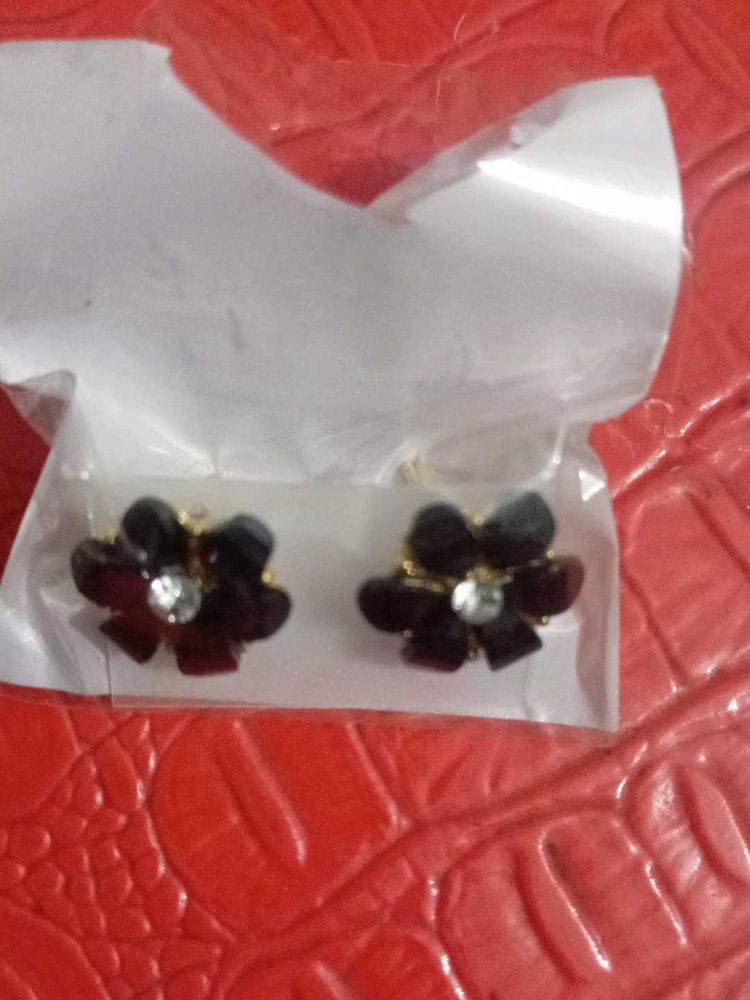Black elegant Flower Stud Earrings