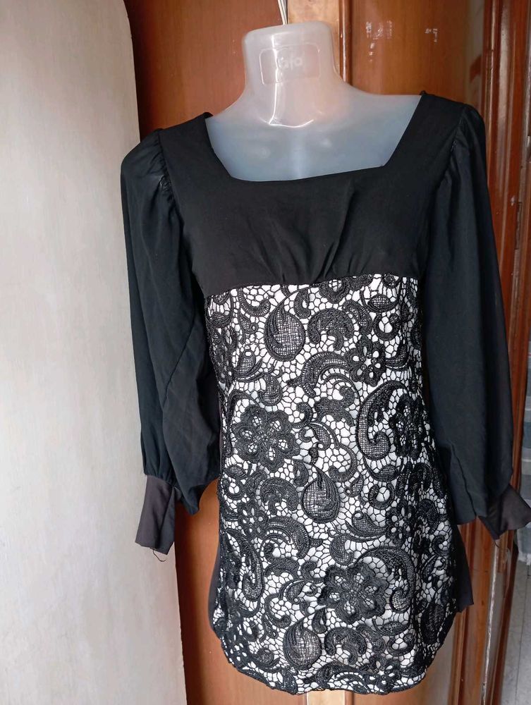 Chic Black &amp; Lace Top