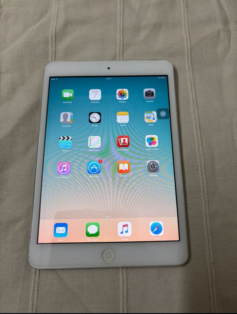 Apple iPad Mini (Excellent Condition)