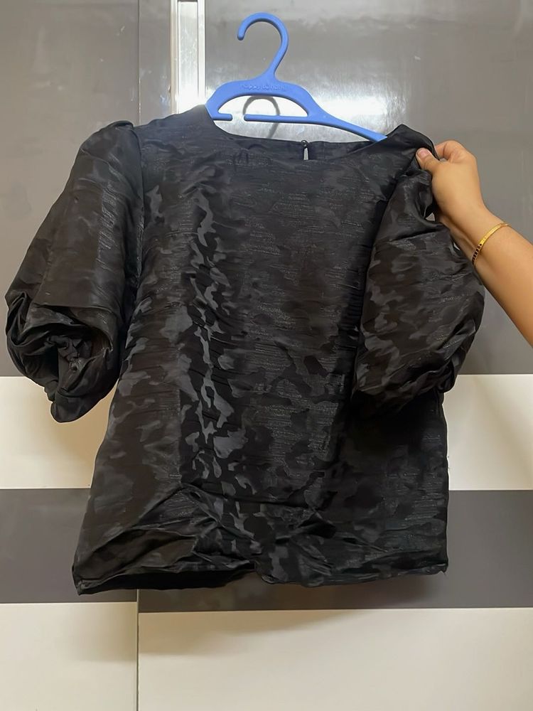 Chic Black Puff Sleeve Top