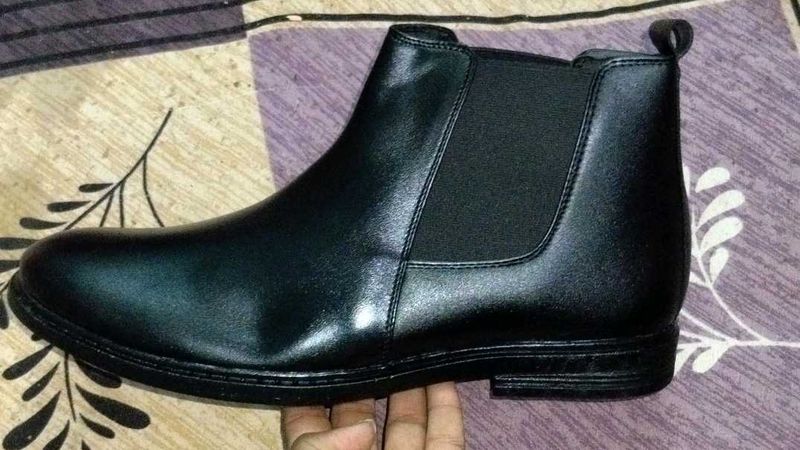 Stylish Black Chelsea Boots