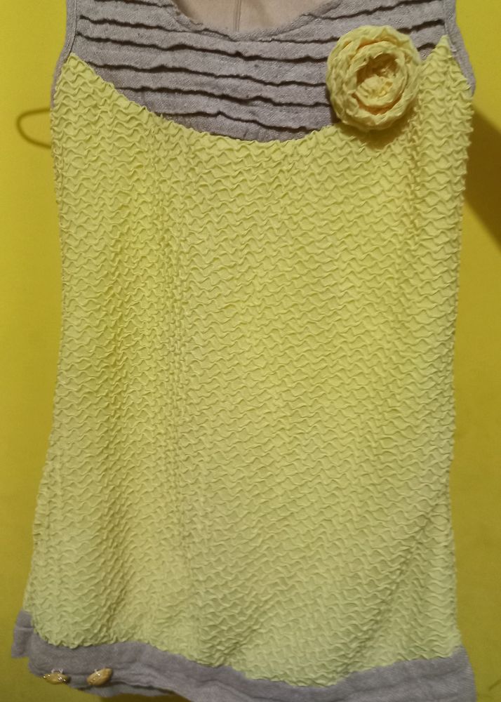 Girl&#39;s top