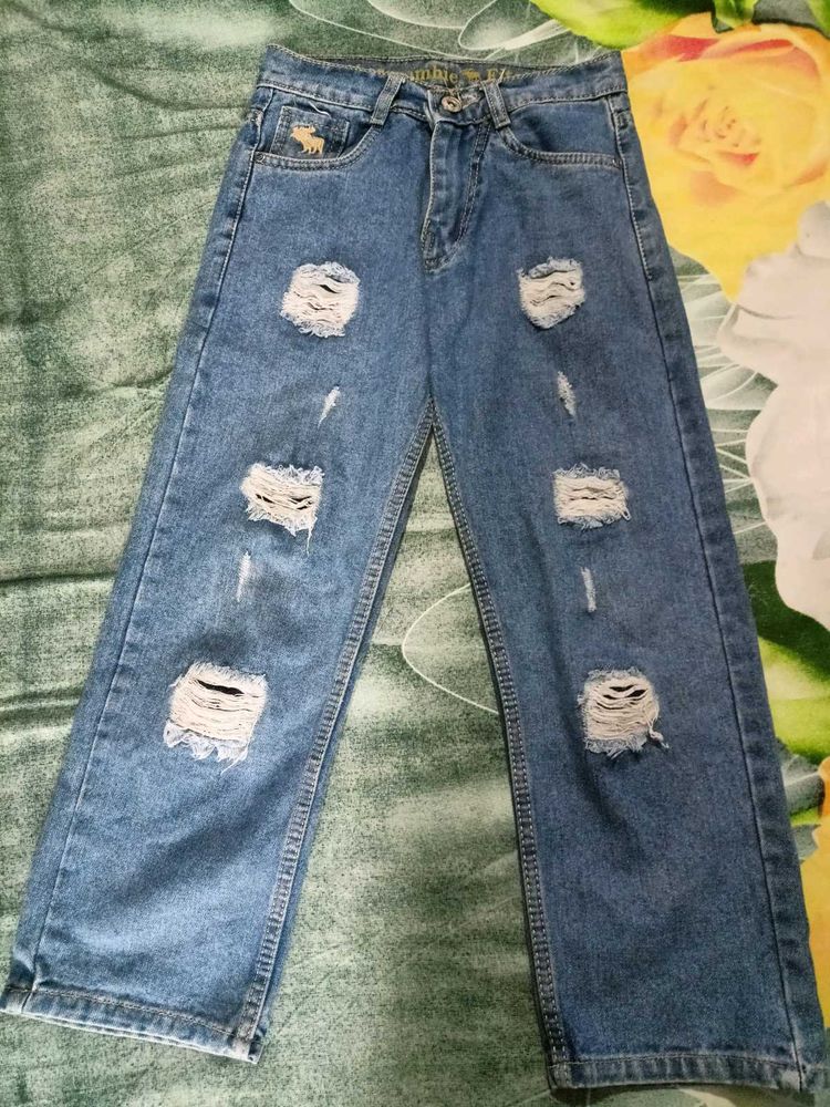 Distressed Wide-Leg Jeans &amp; T Shirt
