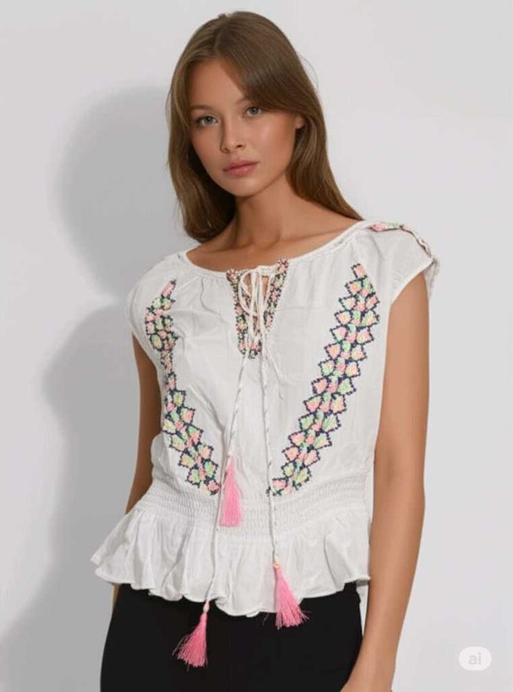 Smocked waist with a ruffled hem Top 🌈🤍