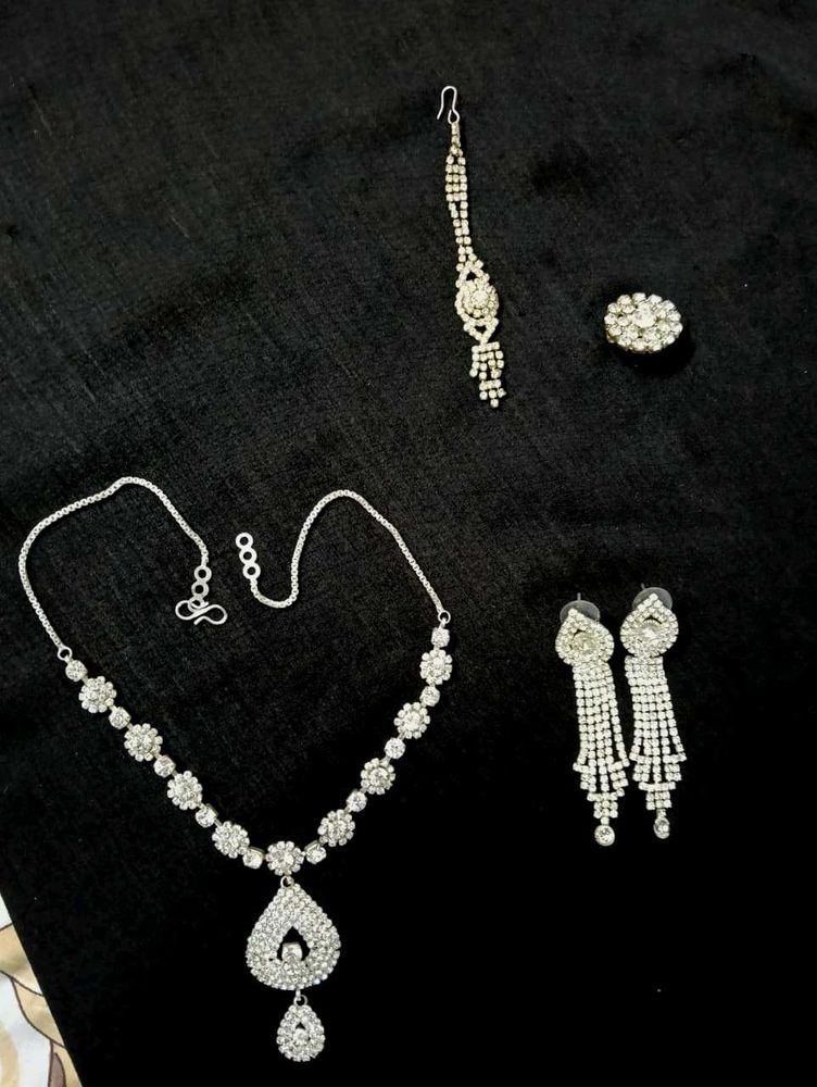 Sparkling Silver Jewelry Set