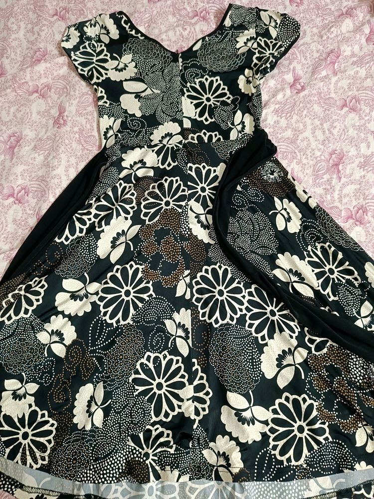 Black Colour Printed Gown Only Rs 139