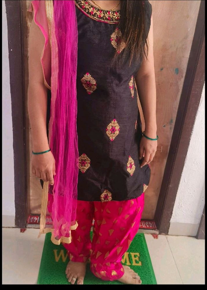 Banarasi Astar Black &amp; Dark Pink Patiala Salwar