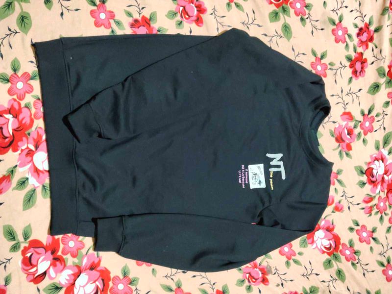 Stylish Black Sweatshirt