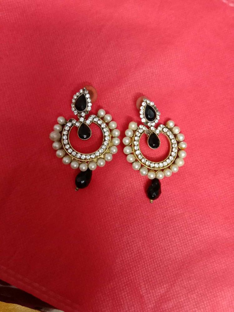 Elegant Black &amp; Pearl Earrings
