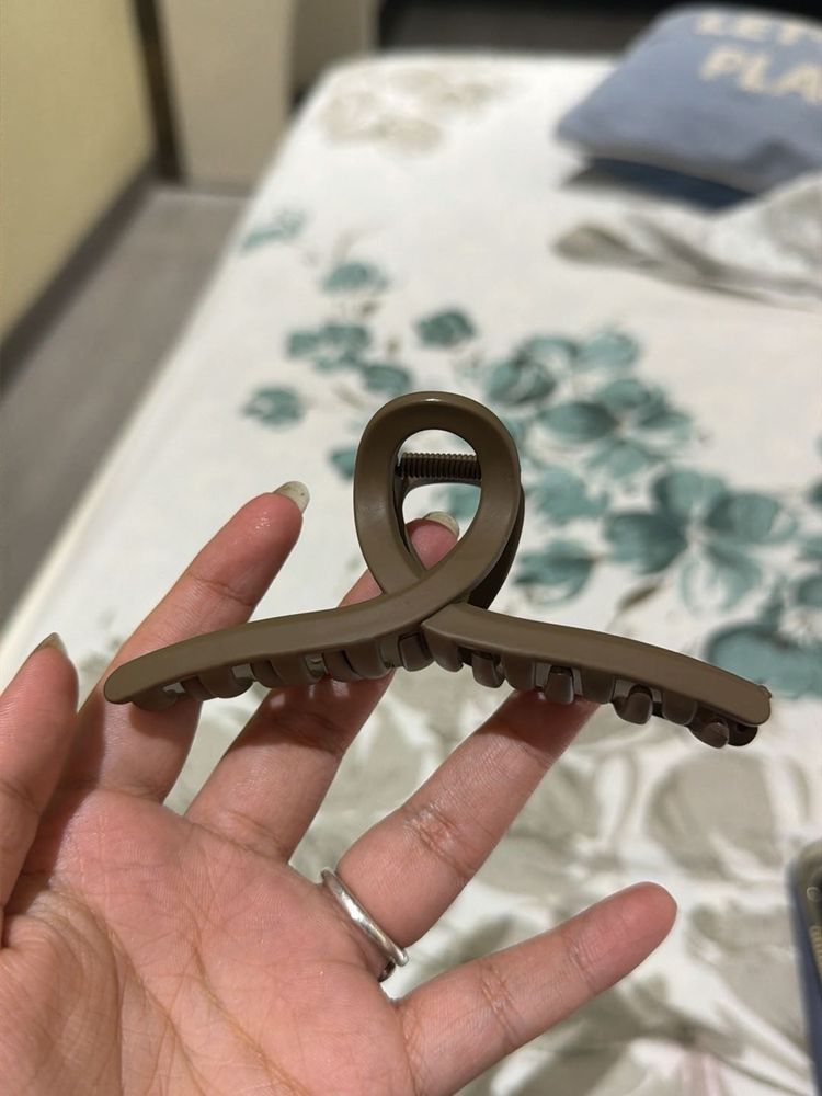 Brown Hair Claw Clip