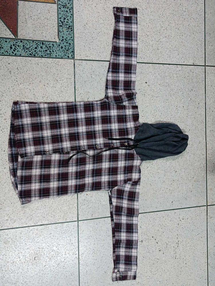 Warm T-shirt with Cap