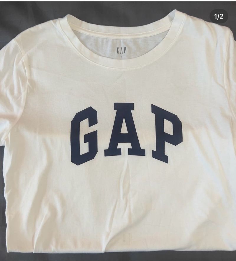 Gap Tshirt