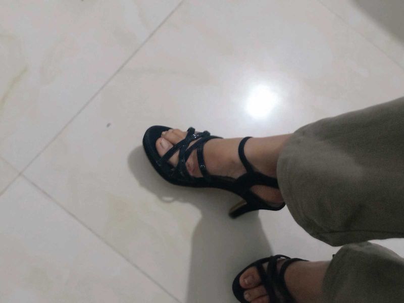 A Black Velvet High Heels