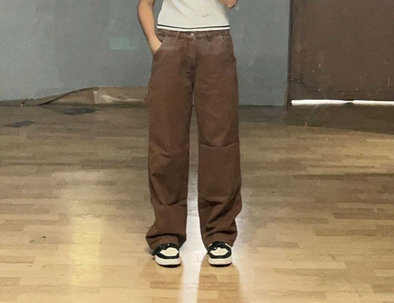 URBANIC Wide-leg Jeans.