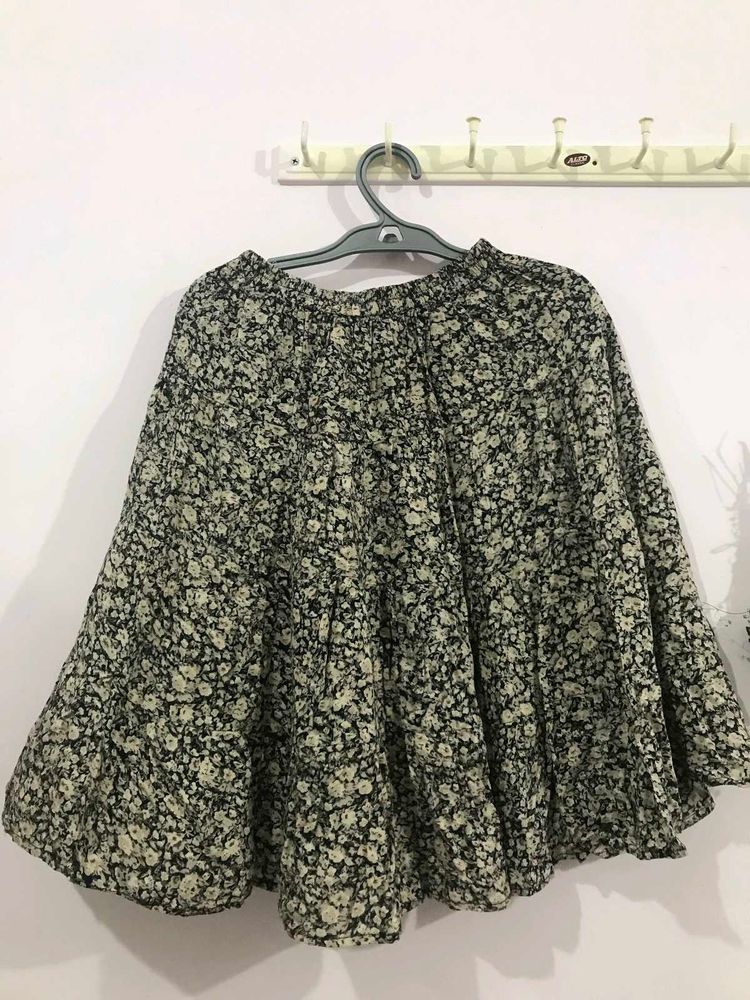 Black printed skirt available 🖤