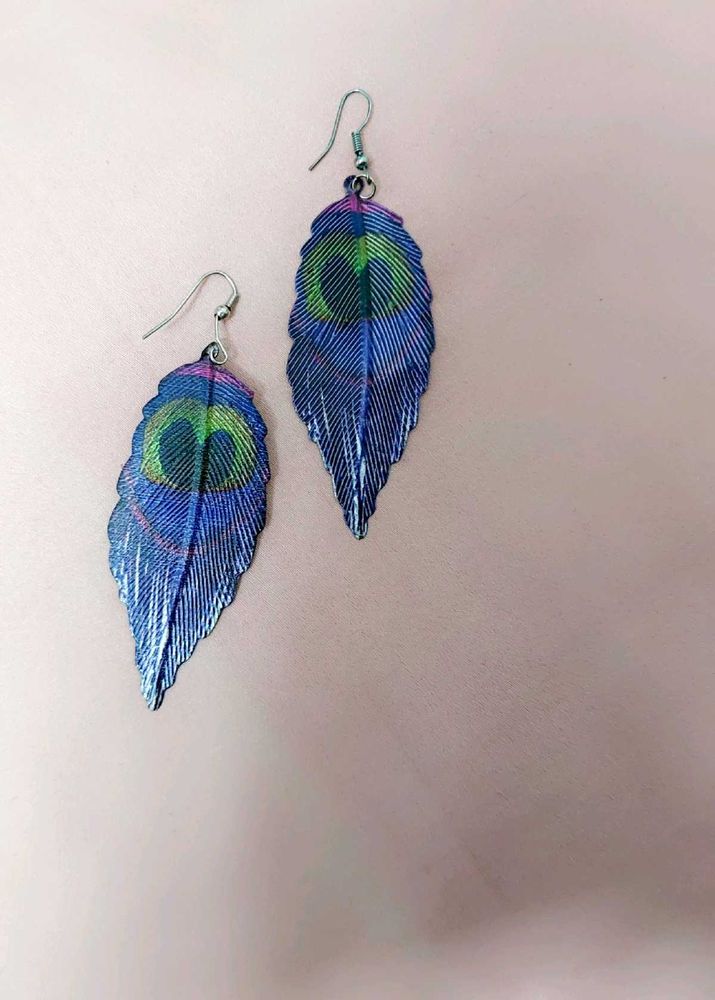 Peacock Print Hanging Earing On Metal
