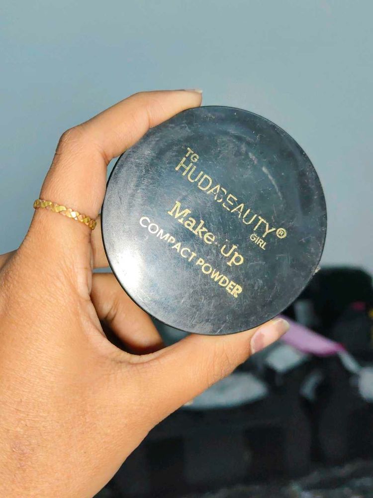Huda Beauty Girl Compact Powder