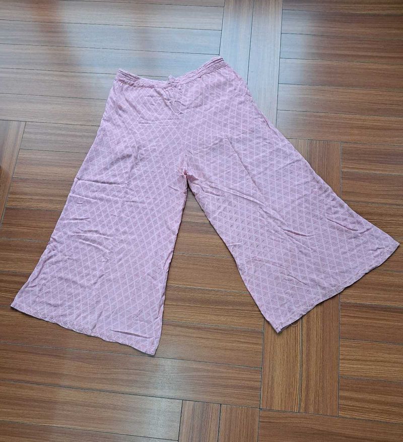10) Pink Diamond Pattern Palazzo Pants
