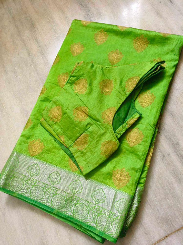 Regal Green &amp; Gold Brocade Saree Set 🦜