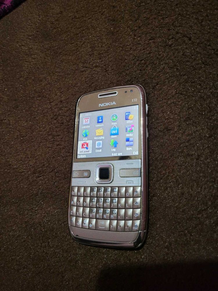 Nokia E72 Gold Edition