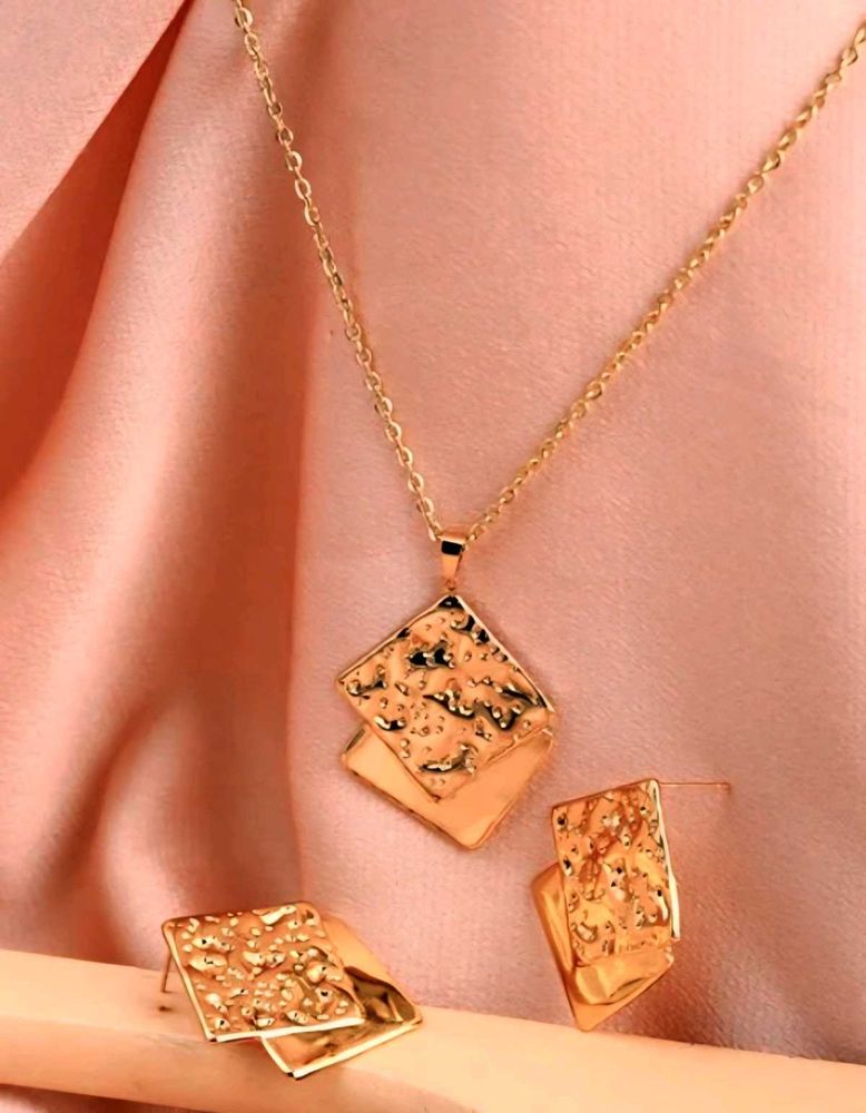 Gold-Tone Necklace &amp; Earrings Set