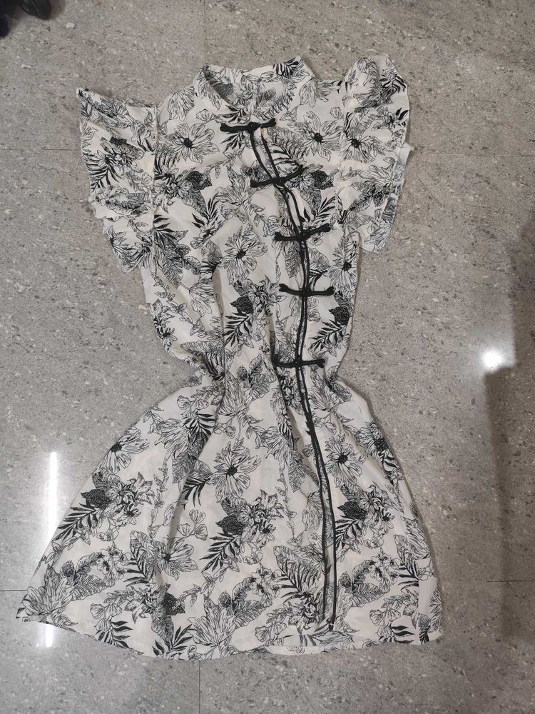 Printed White Ruffle Sleeve Cheongsam