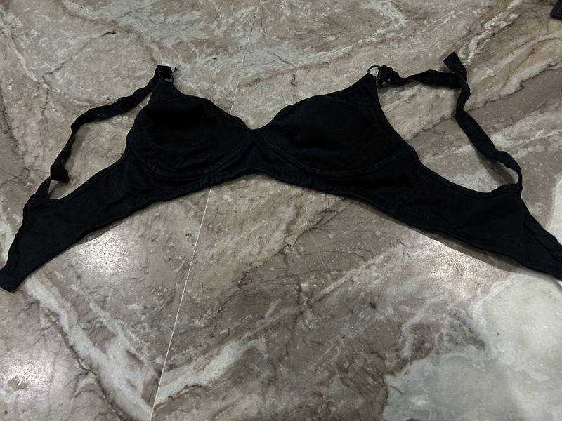 Size32,34c Combo Of  7 Bras(4 Black, 3 Colored)