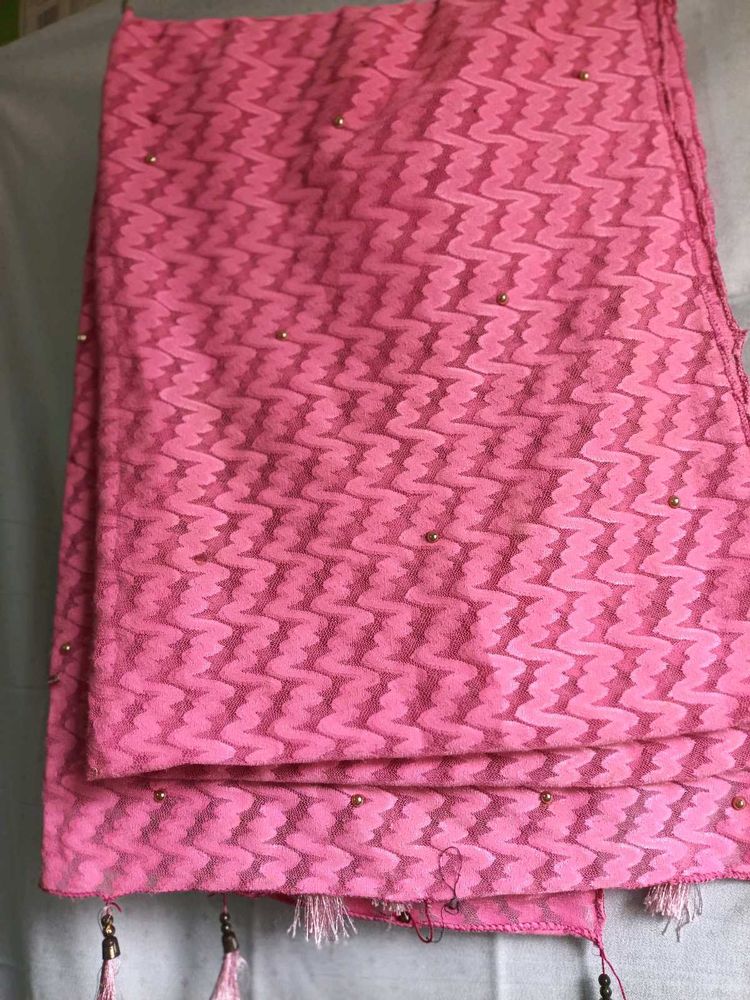 Pink Embellished Dupatta khinchne wala kapda hai c