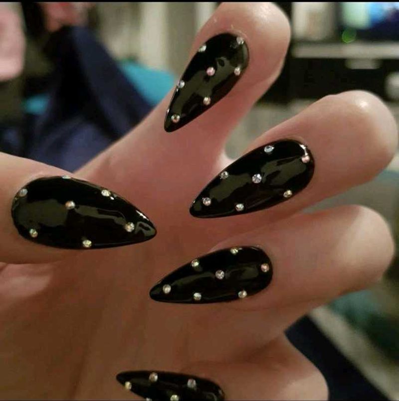 Black Stiletto Press-On Nails