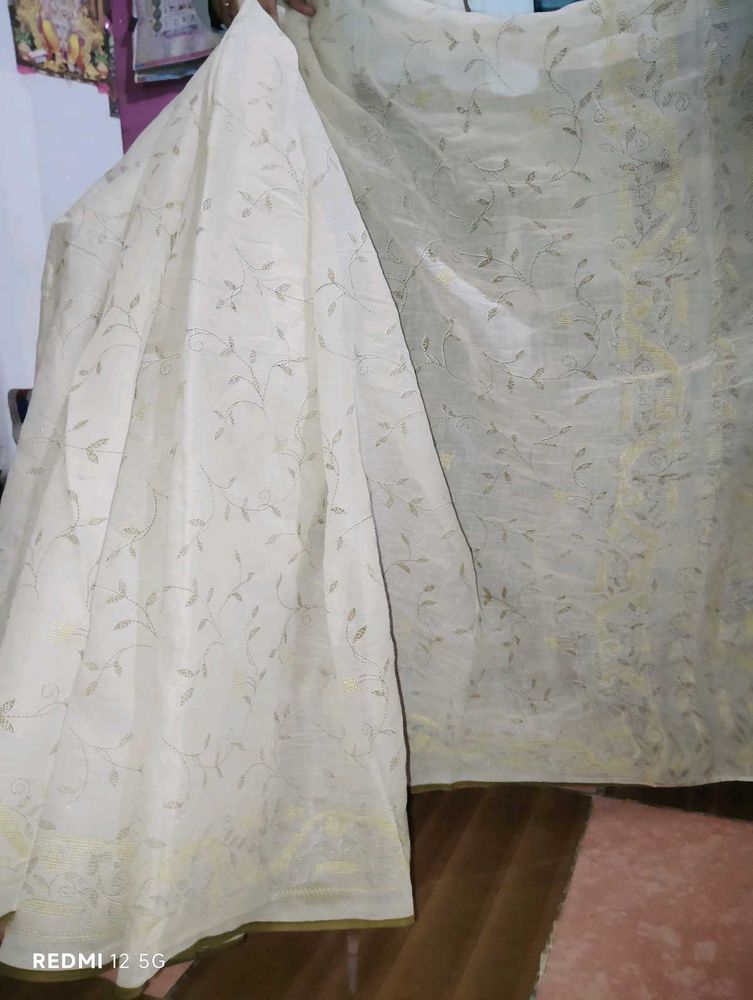 Elegant Floral Embroidered Saree With Blouse