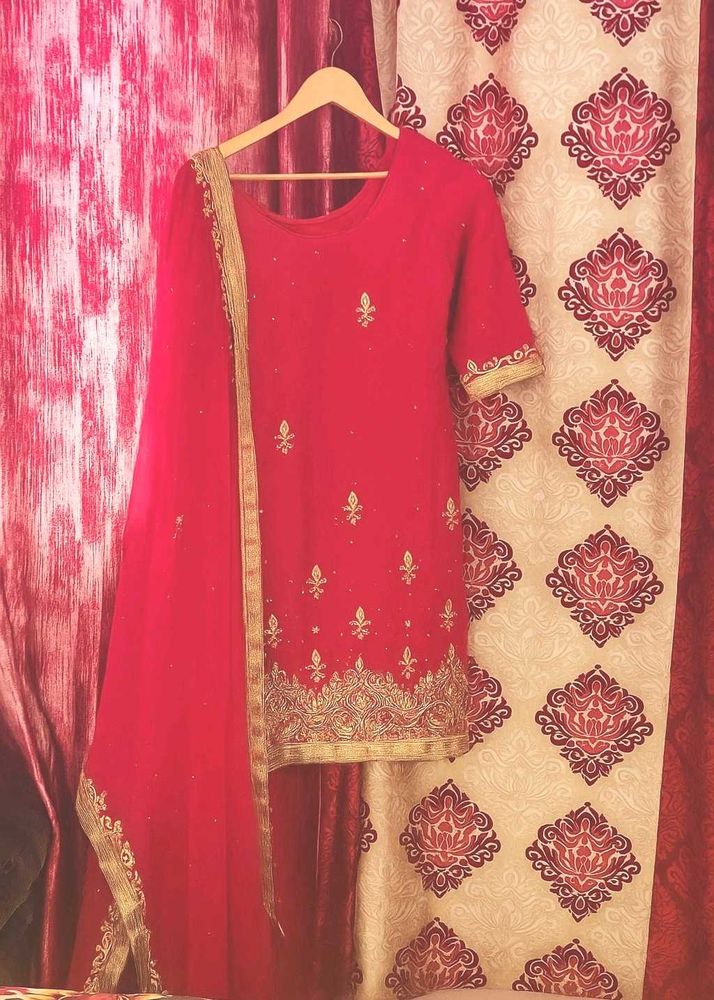 Elegant Pink &amp; Gold Embroidered Indian Salwar Suit