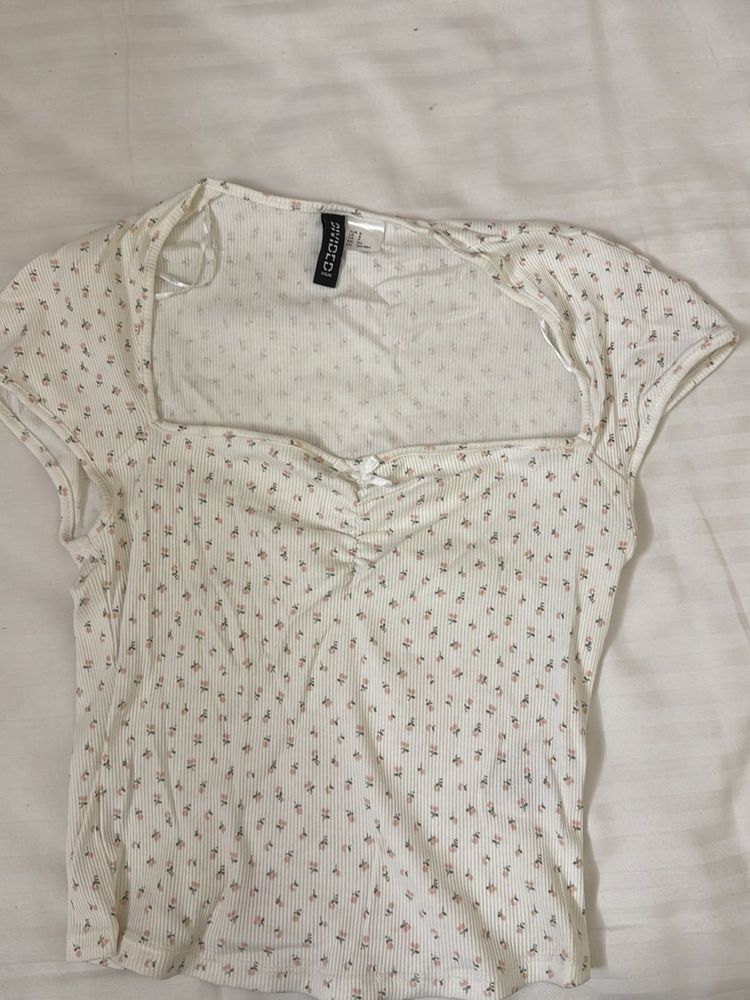 H&amp;M Cute Floral Square Neck Crop Top