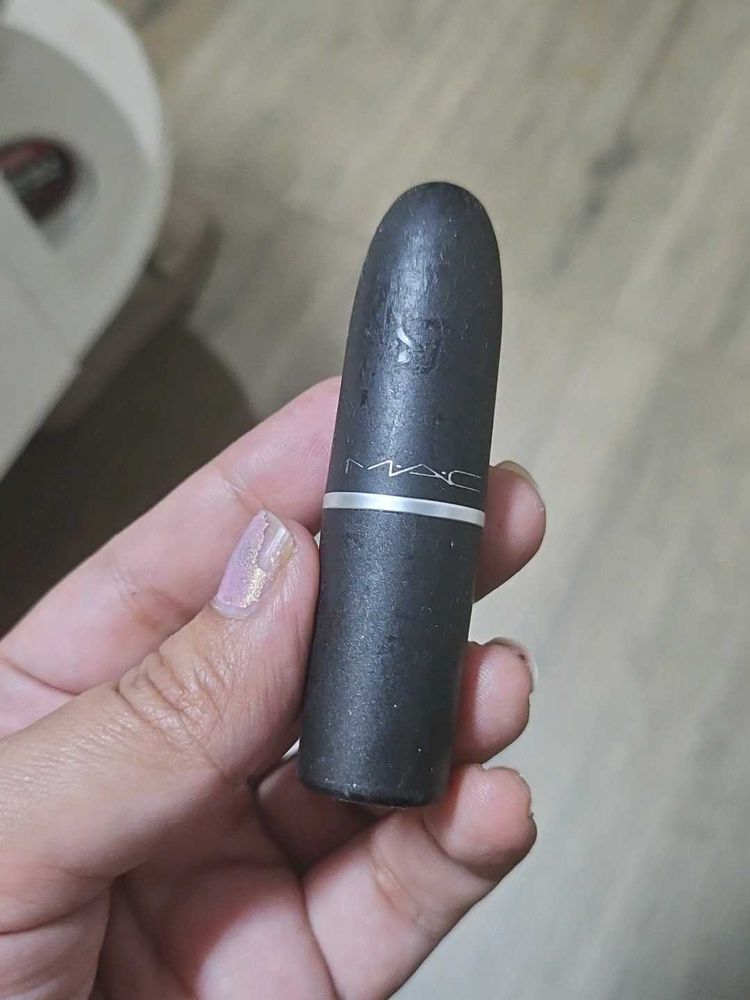 MAC Lipstick Shade Stay Curious